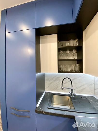 Кухня на заказ под потолок