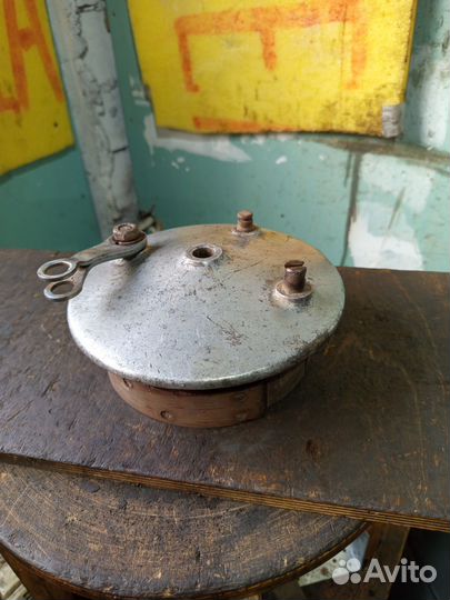 Задний опорник с колодкам мотоцикла Панония