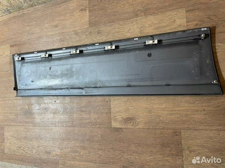 Молдинг двери передний правый Mercedes-Benz E320