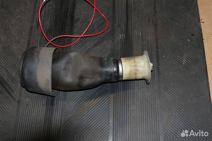 Пневмобаллон задний Jeep Grand Cherokee WK2 реста