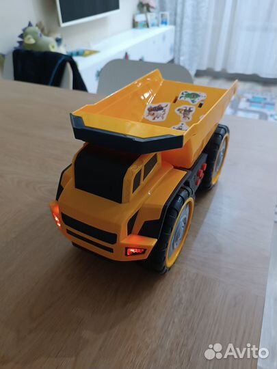 Игрушка самосвал