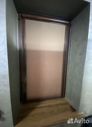 Рулонные шторы в коричневом коробе Q5343