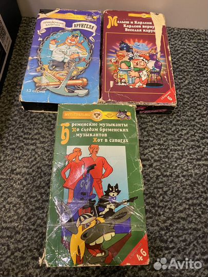 Видеокассеты с фильмами и мультфильмами