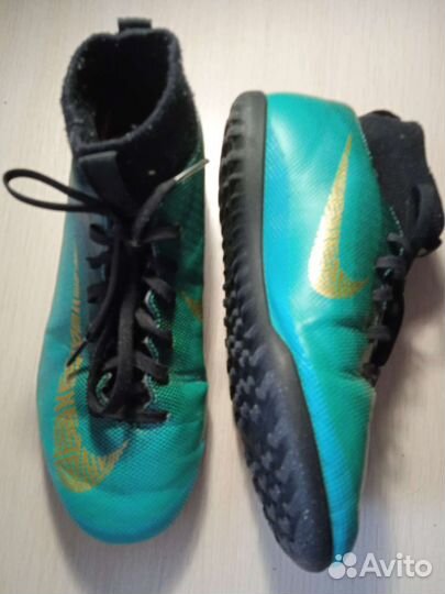 Бутсы сороконожки nike 38р