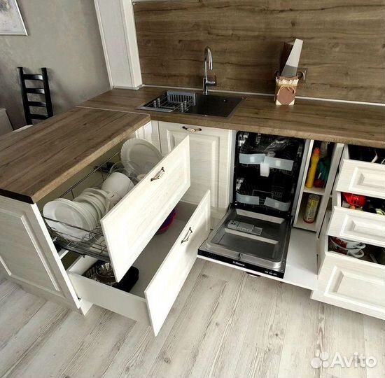 Кухня на заказ в стиле хай-тек