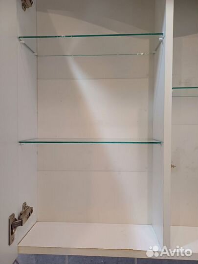 Шкаф навесной в ванную с зеркалом