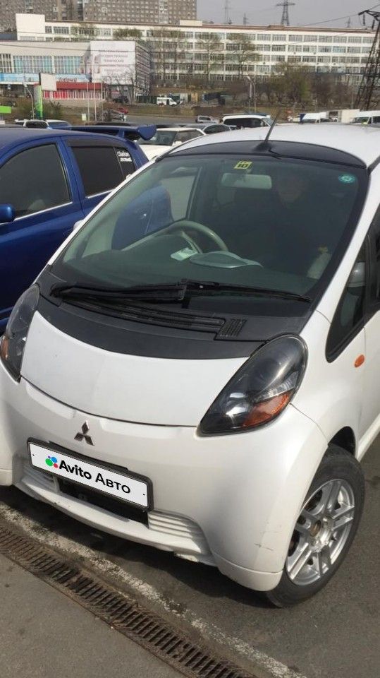 Mitsubishi i