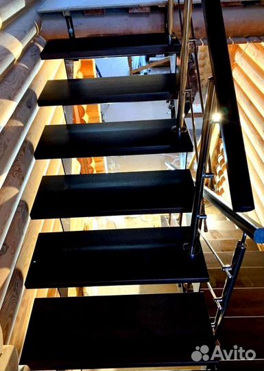 Лестница на металлокаркасе открытого типа