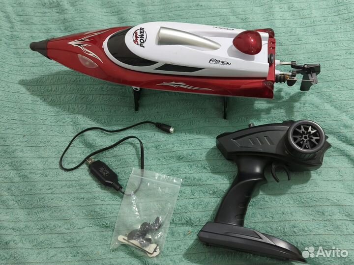 Радиоуправляемый катер