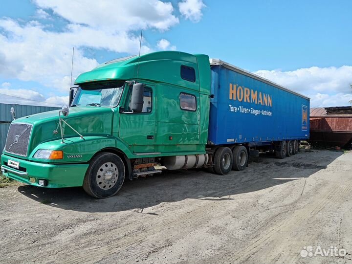 Volvo VNL, 2002