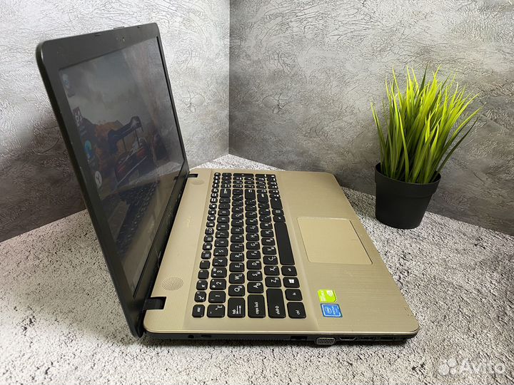 Игровой ноутбук asus 2 видеокарты/4 ядра/SSD