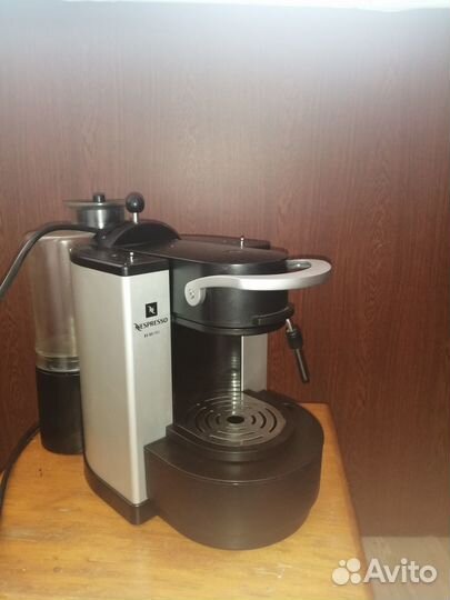 Кофемашина nespresso ES50 Pro с капучинатором