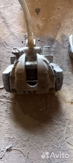 Суппорт задний правый Volvo S80