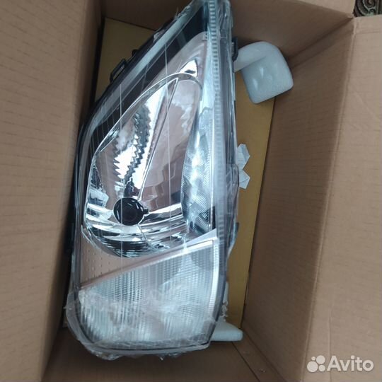 Передние фары на renault logan 1