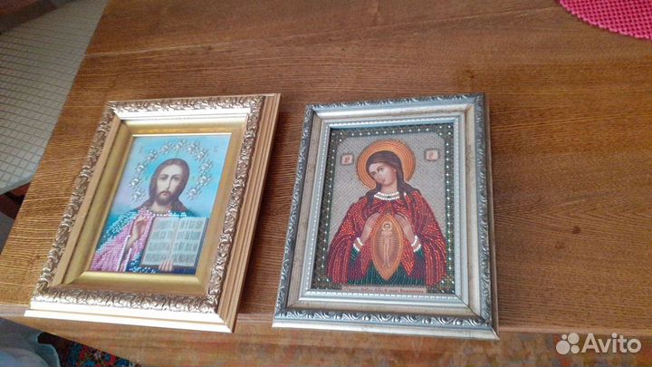 Иконы вышиты бисером