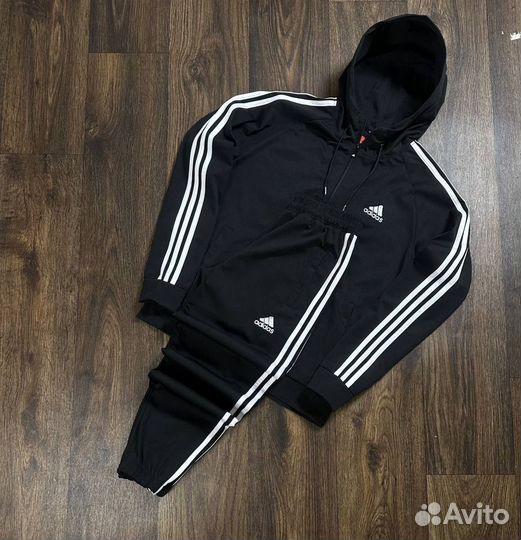 Спортивный костюс Adidas