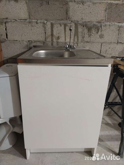 Раковина с тумбой для дачи