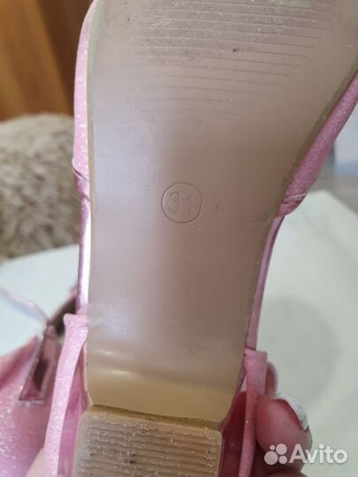 Детские туфли на каблуке