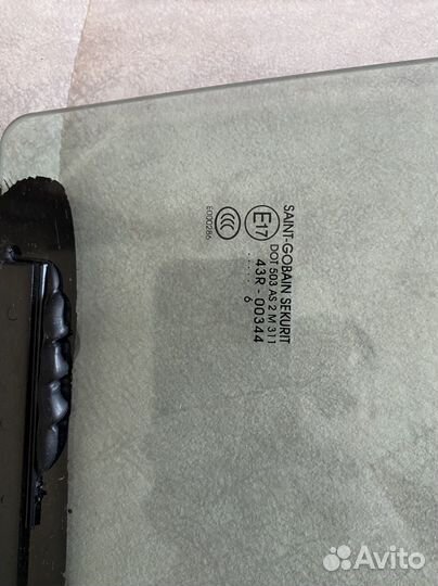 Боковое стекло на mazda 323 задние правое