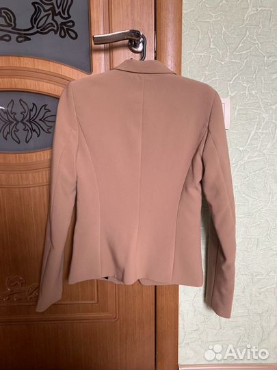 Пиджак бежевый Bershka