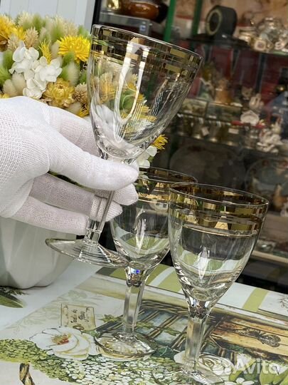 Бокалы винные с золотой полосой