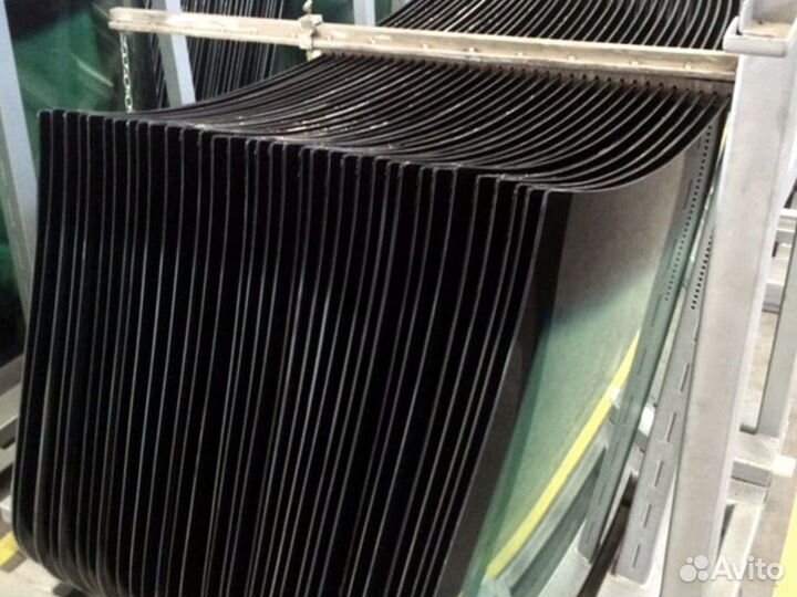 Стекло боковое правое у стрелы New Holland