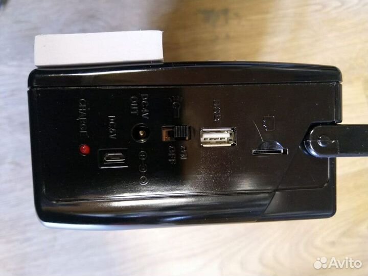 Приёмник с фонарём и часами