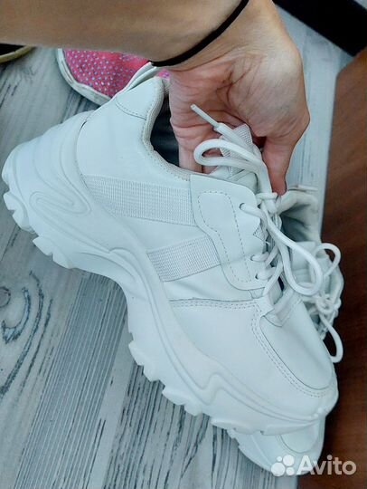Обувь женская 38 размер пакетом кроссовки