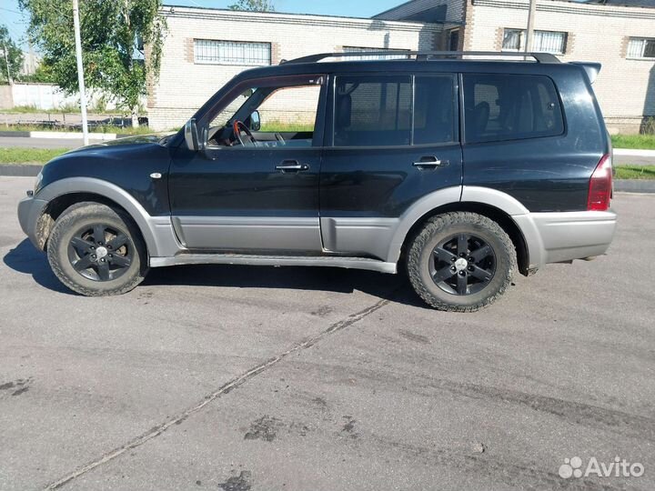 Mitsubishi Pajero, 2004