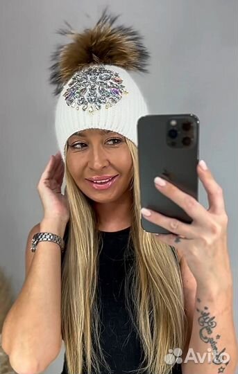 Шапка со стразами