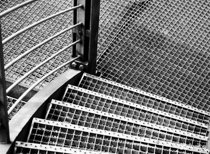 Ступени металлические