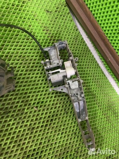 Замок двери задней правой Peugeot 308