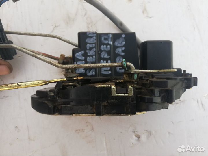 Замок передней правой двери Kia Spectra