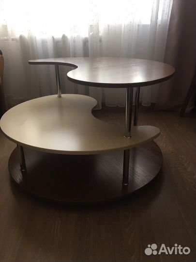 Журнальный столик на колесах