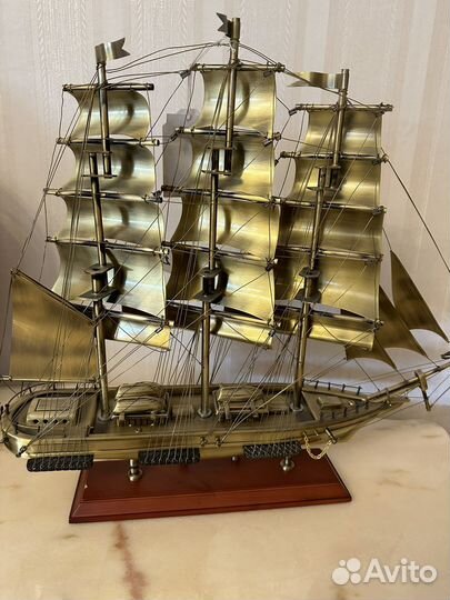 Модель парусника металлическая деревянная
