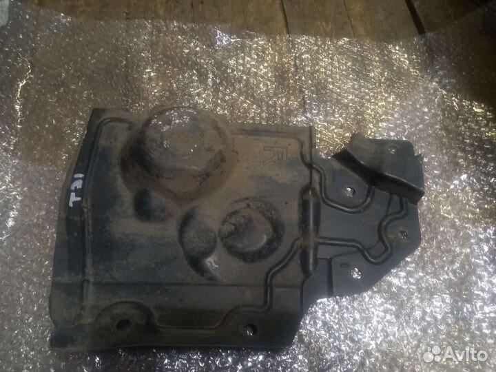 Ниссан Х-трейл Т31 пыльник двигателя