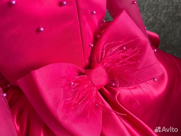 Продам шикарное платье на девочку р. 120 см