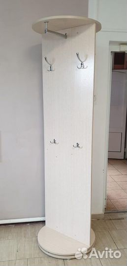 Прихожая крутится