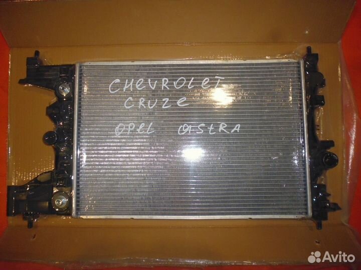 Радиатор охлаждения двигателя chevrolet Cruze