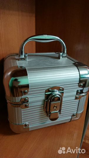 Бьюти-кейс для украшений на замке