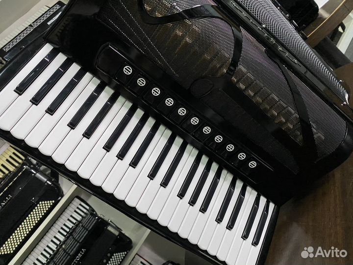 Аккордеон готово-выборный SVoytenko Accordions 4/4