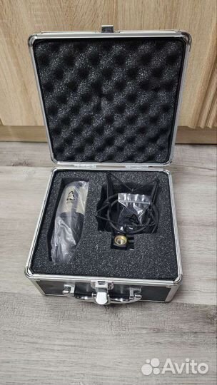 Студийный микрофон AKG P420