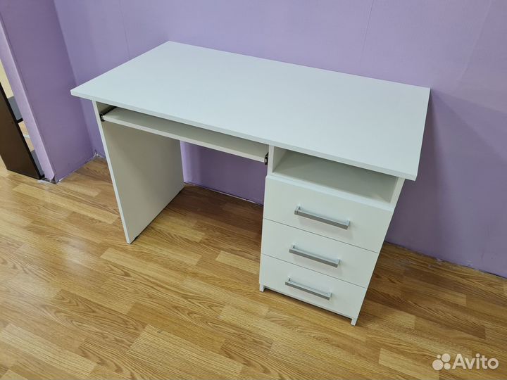 Стол письменный с ящиками