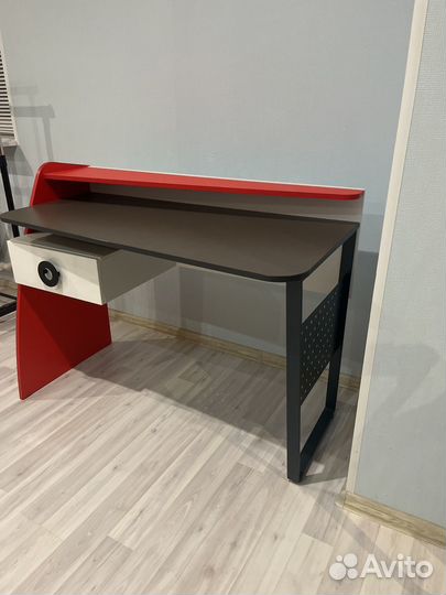 Детский стол для учебы
