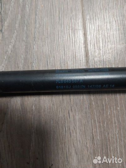 Амортизатор крышки багажника Volkswagen Touareg 1