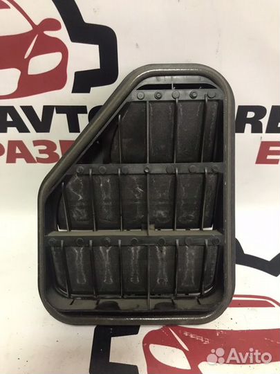 Решетка вентиляции багажника задняя правая Vw
