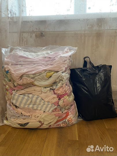 Два пакета вещей для девочки