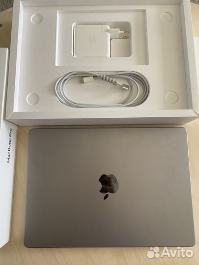 Macbook pro 14 Apple m1 pro