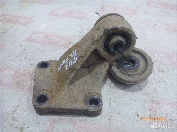 Кронштейн задний левый Mitsubishi Outlander CU2W