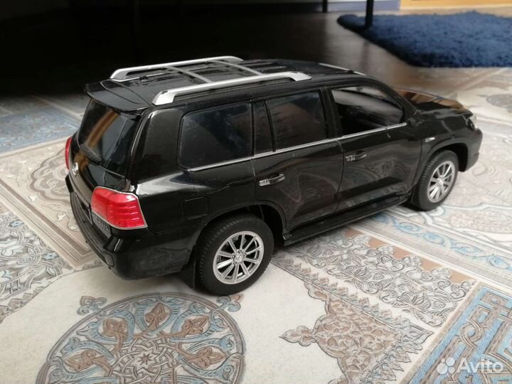 Машинка на радиоуправлении Lexus lx570
